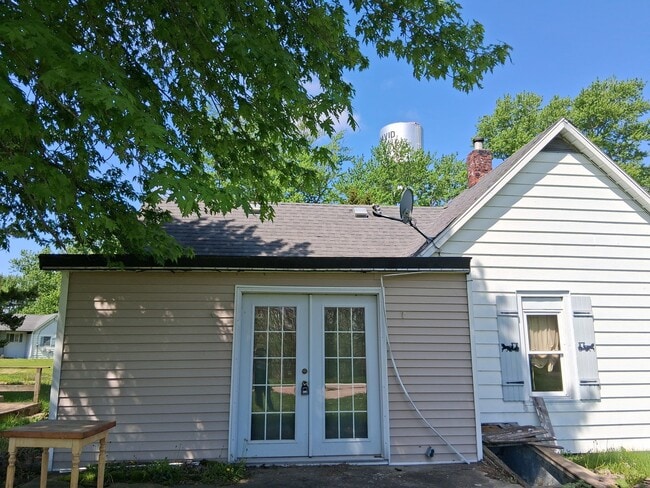 Building Photo - 501 Lincoln St