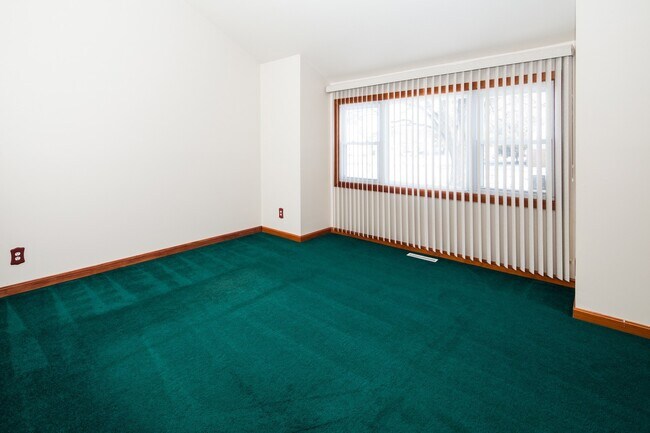 Building Photo - Todd Estates Home near UofD - Showing Wednesday 5/6 12pm-12:30pm