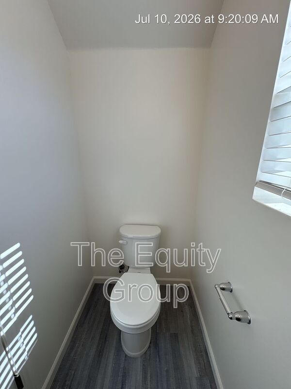 Building Photo - 733 S Pinkham St