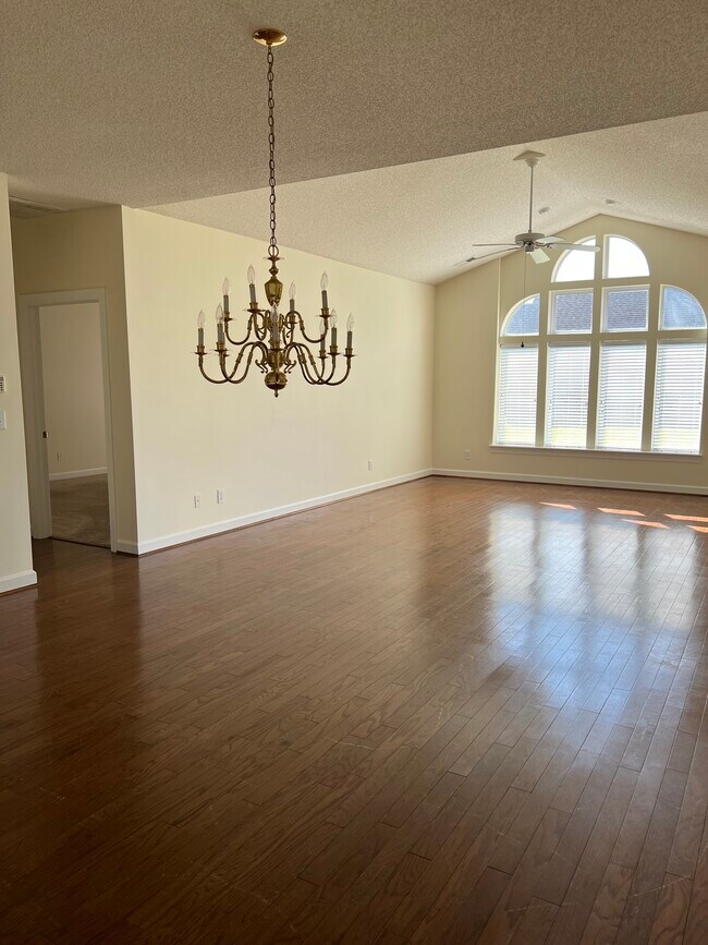 Building Photo - 1429 Thames Ct
