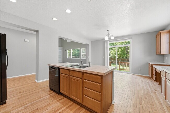 Building Photo - $3,340.95 with $300 off the first month's rent, 4 Beds - 4 Bath, Single Family Home in Trail Park...