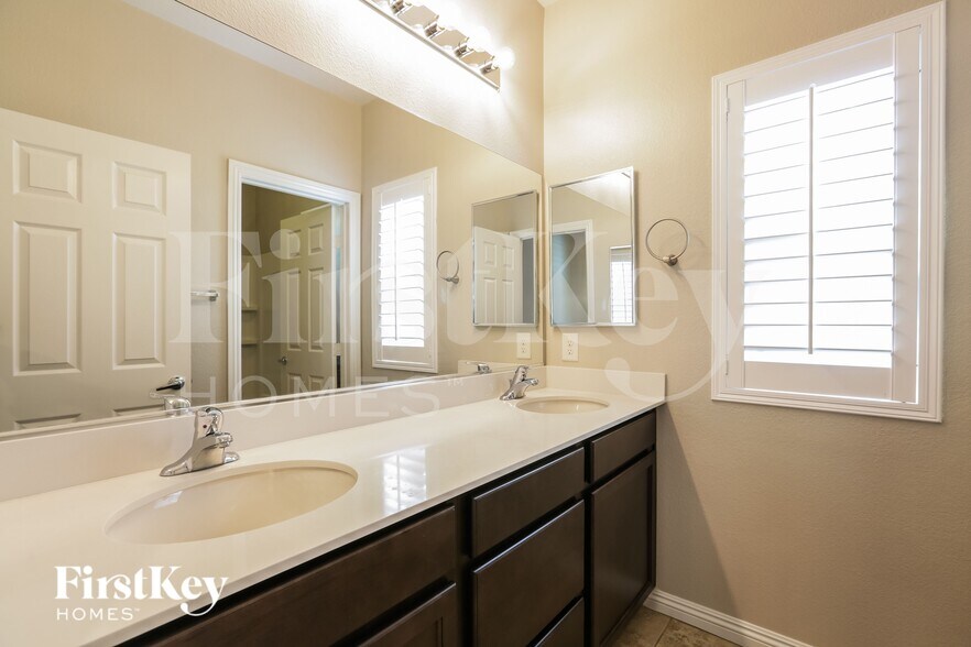 Building Photo - 1134 Aubrey Springs Ave