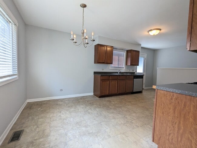 Building Photo - 532 Pleasure Dr