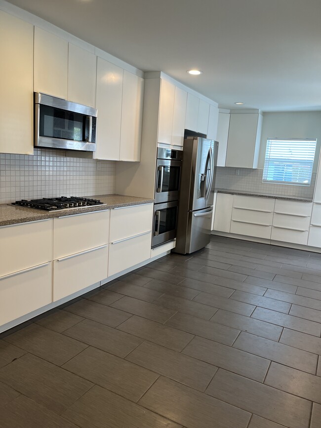 Building Photo - 6463 Estrella Ave