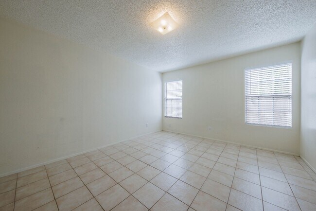 Building Photo - 8810 Piney Point Dr