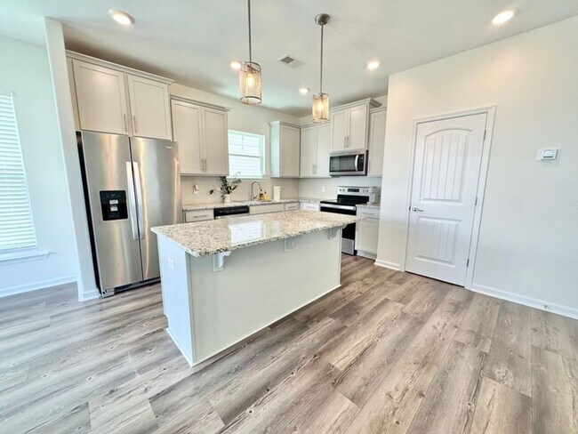 Building Photo - 28 Pomona Cir