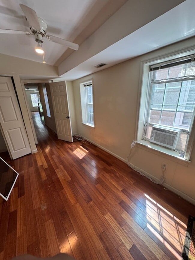 Building Photo - 930 S Hanover St