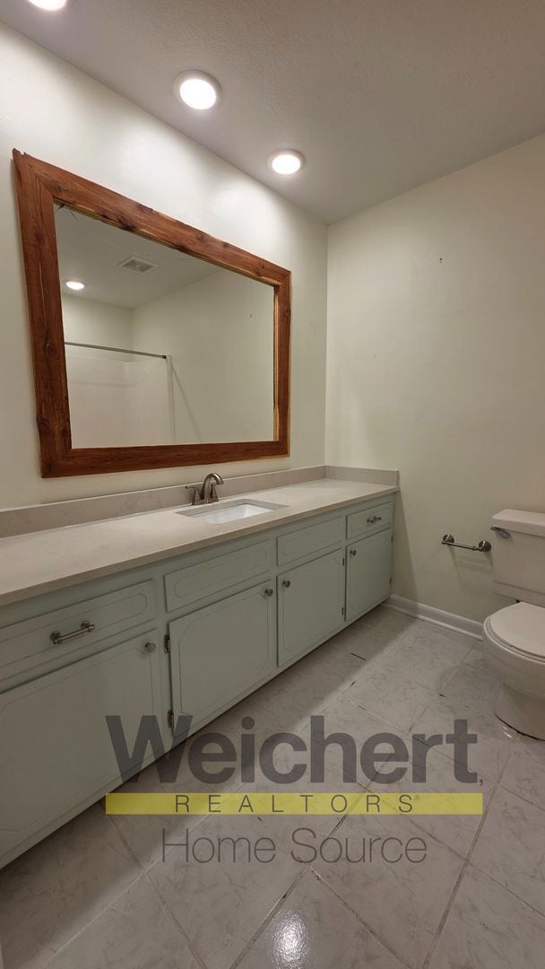 Building Photo - 3 bed, 2 bath in Center Hill