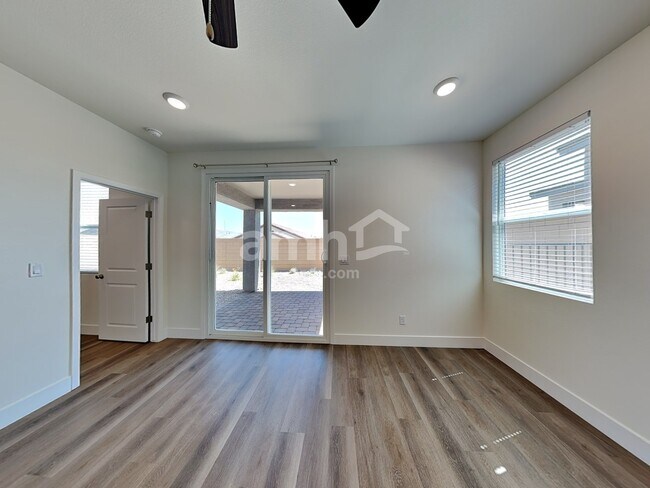 Building Photo - 522 Silverbell Falls Pl