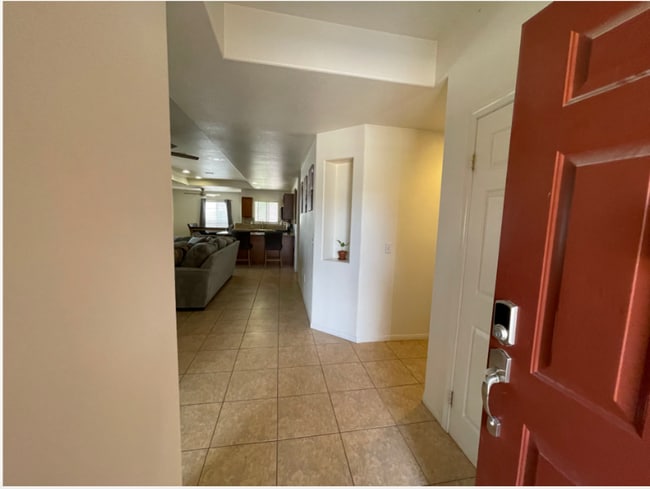 Building Photo - Large 4 Bedroom 2 bath Home in Chocolate Drop Neighborhood