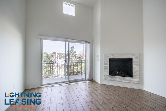 Primary Photo - 11922 Kling St