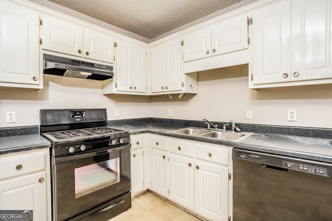 Building Photo - 1374 N Hampton Dr