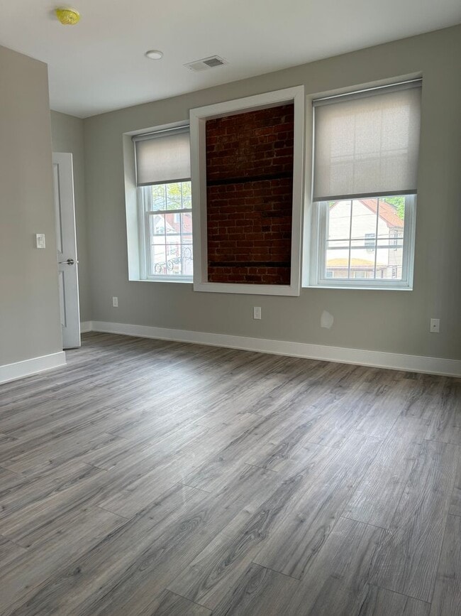 Building Photo - 2BR + Bonus Space in Downtown Somerville