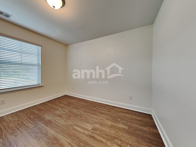 Building Photo - 12 Cherry St