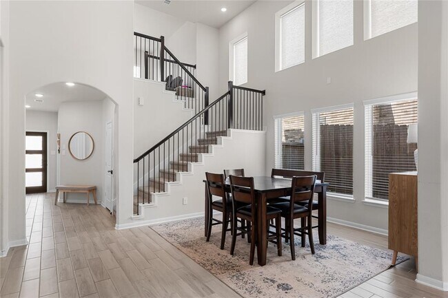 Building Photo - 1226 Tilia Crk Ln