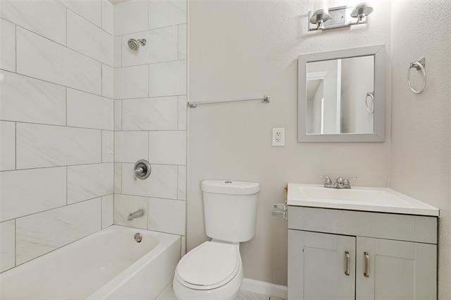 Building Photo - 3221 Ridgeview Cir