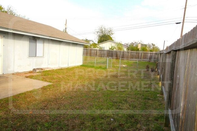 Building Photo - 2002 Sherman Dr