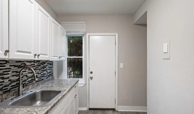 Building Photo - 281 W Franklin St