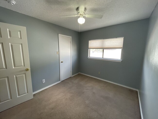 Building Photo - Converse 4 bedroom 2.5 bath 2334 sqft with...