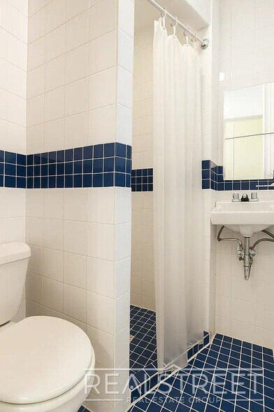 Building Photo - Menahan Street