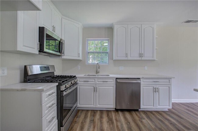Building Photo - 4100 Chanticleer Dr NW