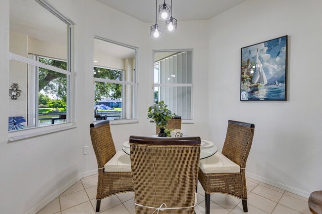 Building Photo - 533 SE 21st Ave