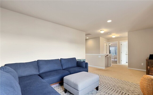 Building Photo - Beautiful large 4 bedroom home in the High...