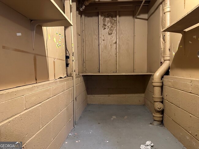 Building Photo - 498 North Ave