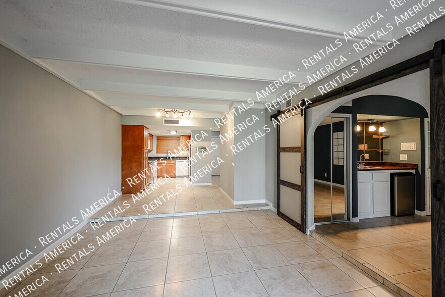 Primary Photo - 3214 S El Camino Dr