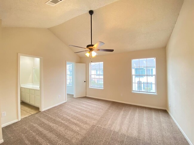 Building Photo - 7700 Creekbend Dr