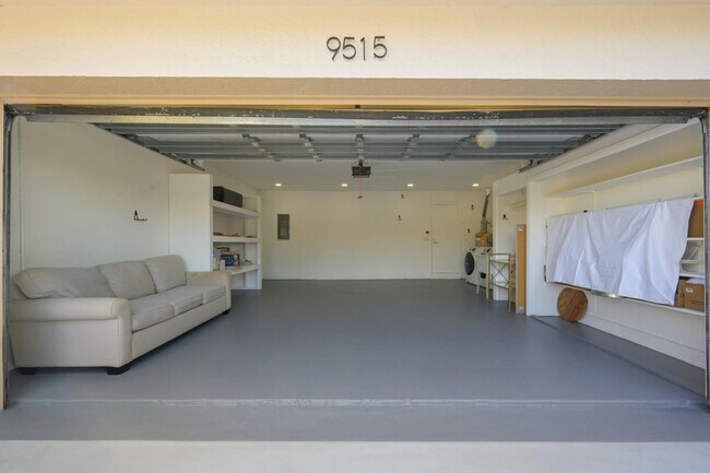 Building Photo - 9515 SW 118th Ct