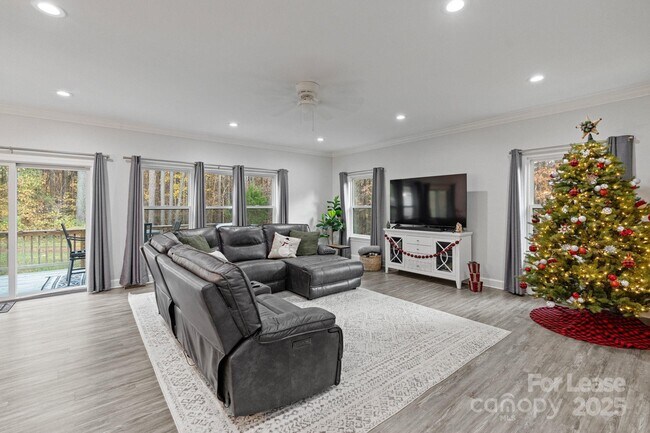 Building Photo - 122 Rutan Ct