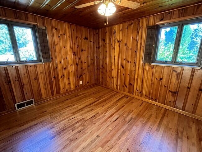 Building Photo - 3375 Fenton St