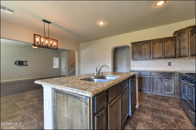 Building Photo - 7528 Wolf Creek Dr