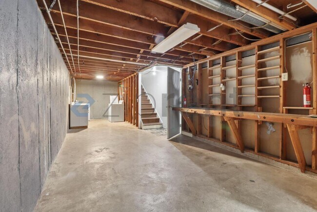 Building Photo - Unit