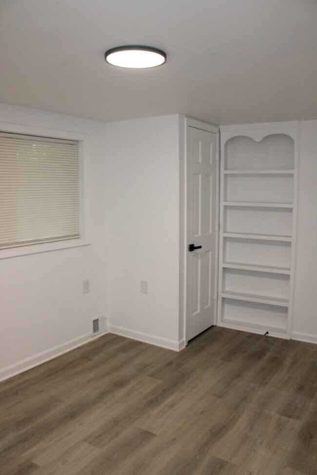 Building Photo - 4 Bedroom and 3 full bath home in Kansas C...