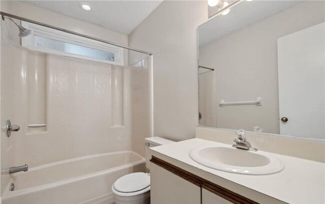 Building Photo - Beautiful 2 Bedroom 2 Bath Condo Short Distance to Chesapeake Bay