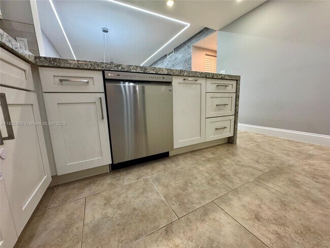 Building Photo - 8437 Forest Hills Dr