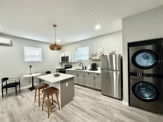 Building Photo - 1183 Chestnut St