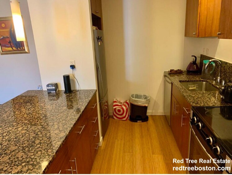 Building Photo - 16 Miner St