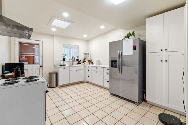 Building Photo - 3700 Las Pilitas Rd