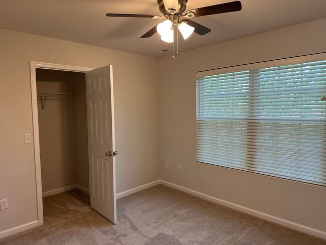 Building Photo - Beautiful 3-bedroom, 2.5-bathroom home in ...