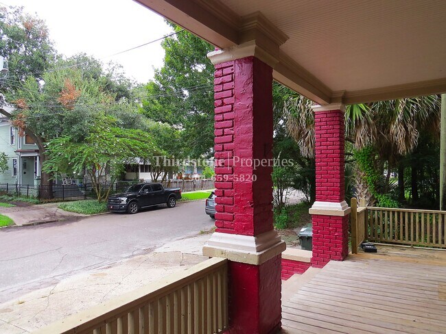 Building Photo - 212 E 6th St