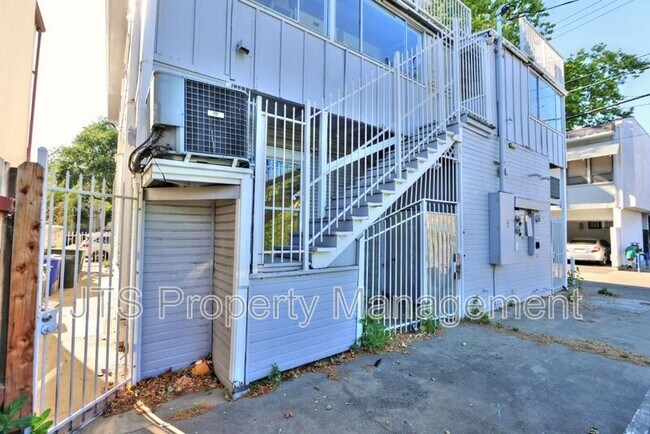 Building Photo - 1119-200 24th St