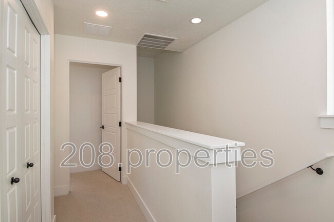 Building Photo - 479 E Violets Cv Ln