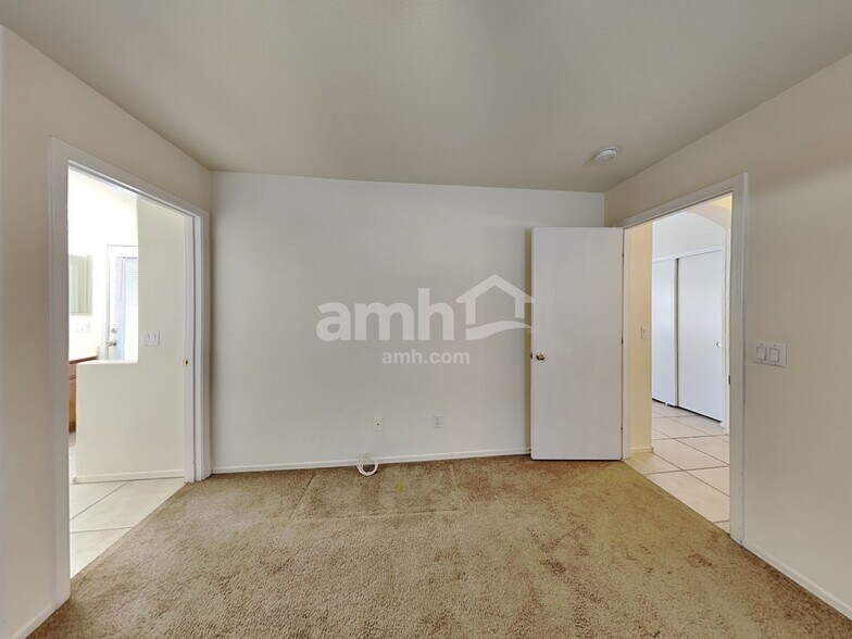 Building Photo - 1130 W Lark Dr