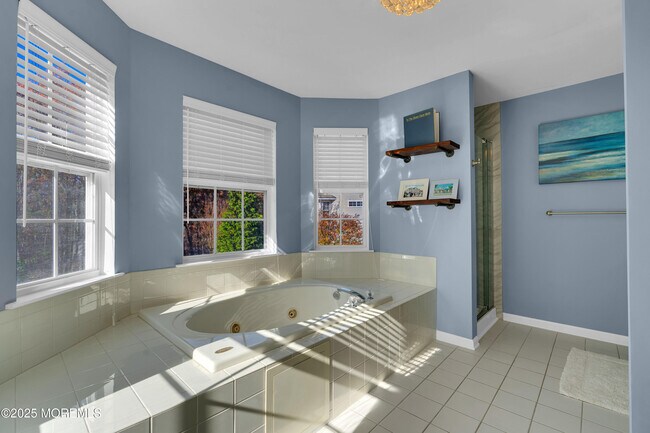 Building Photo - 11 Saratoga Ct