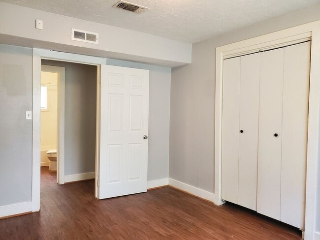 Building Photo - 7725 Helbig Rd