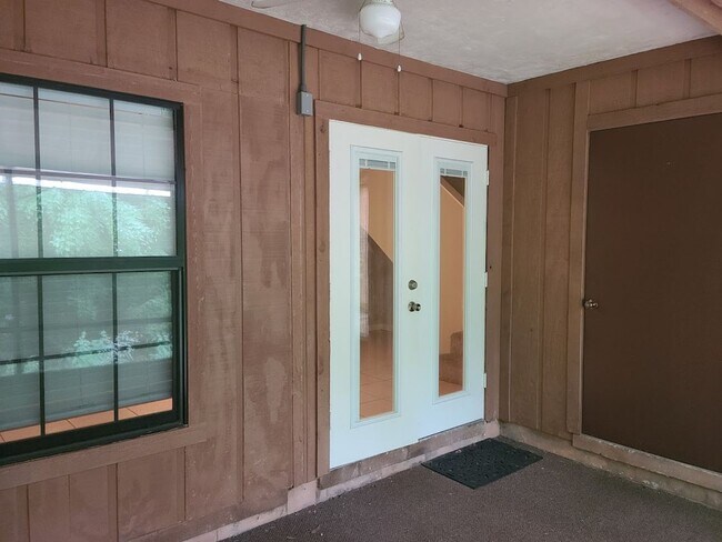 Building Photo - 900 SW 62nd Blvd