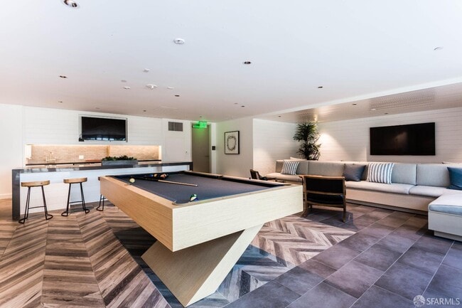 Building Photo - 1000 3rd St